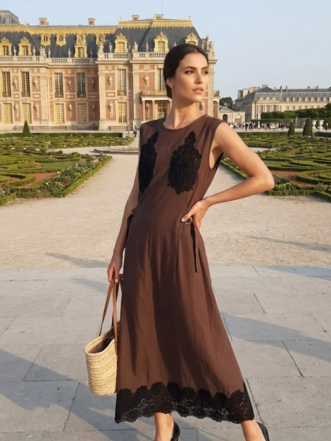 Vestido Midi Marrom com Aplicações em Renda Teodoro Salazar